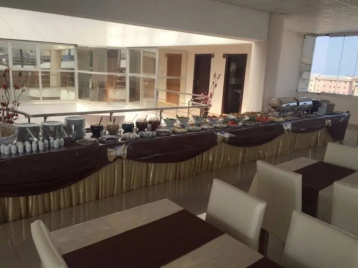 Ван: Dimet Park Hotel