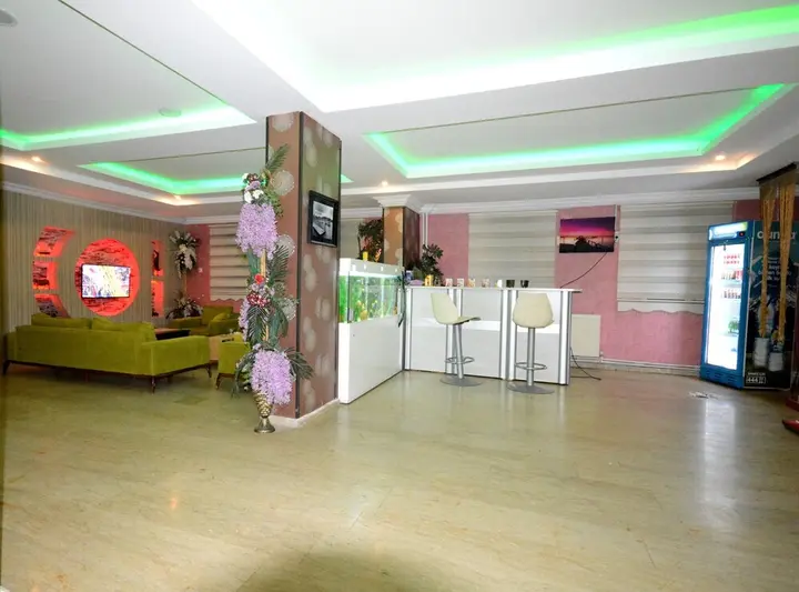 Ван: Dimet Park Hotel