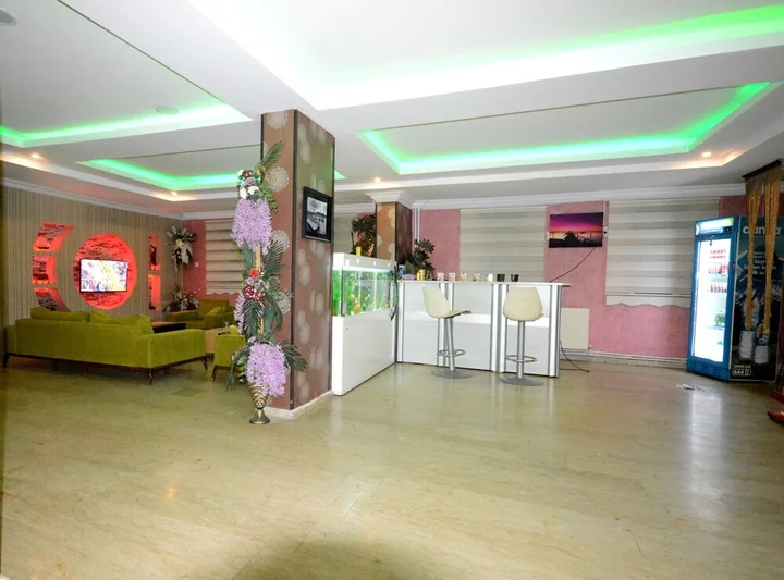 Ван: Dimet Park Hotel