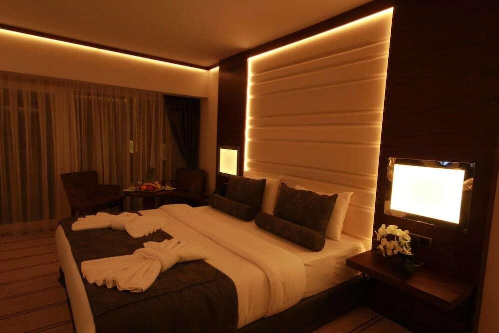 Акчакоча: Sky Tower Deluxe Hotel
