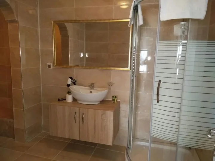 Айвалык: Jinan Berk Hotel