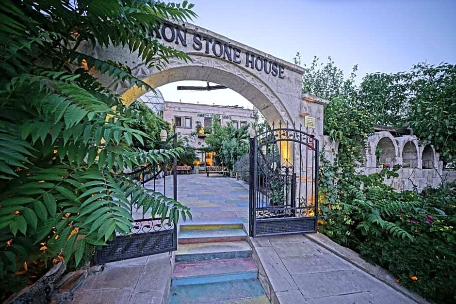Maron Stone House — фото 1