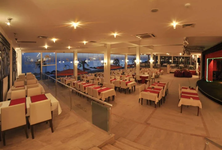 Бююкчекмедже: Ronax Hotel