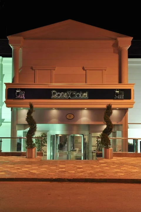 Бююкчекмедже: Ronax Hotel