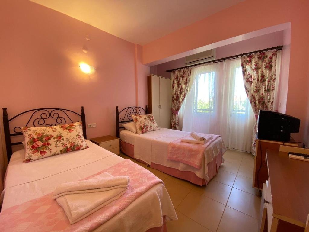 Чешме: Maviev Otel