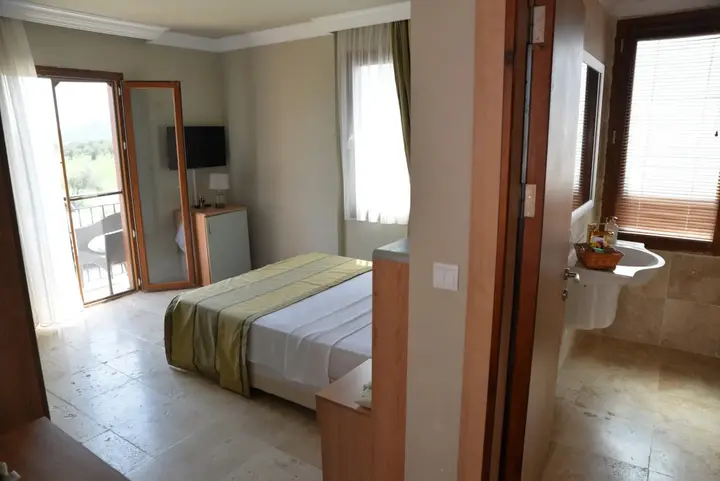 Айвалык: Ebruli Otel Cunda
