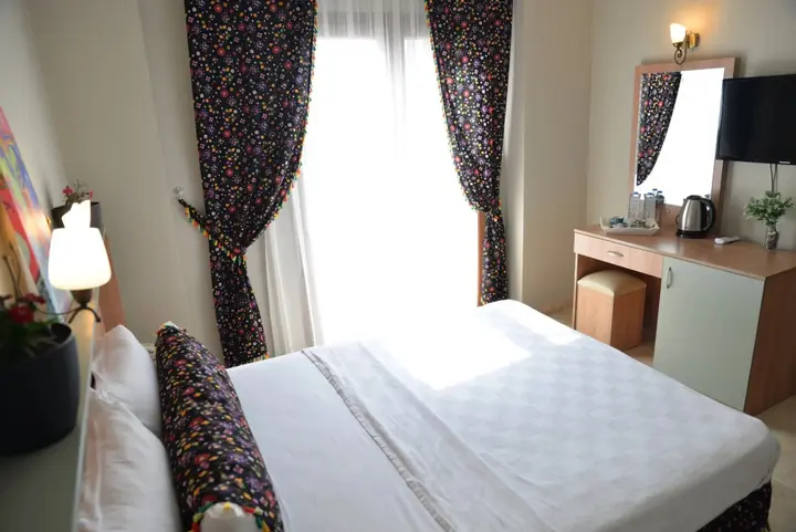Айвалык: Ebruli Otel Cunda