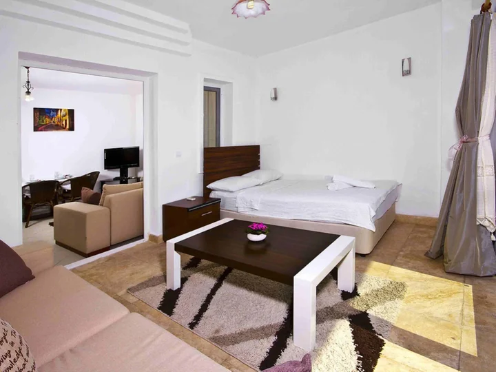 Битез: Sestra Hotel