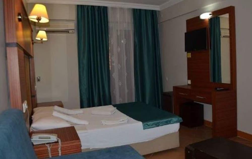 Мармарис: Hotel Amore