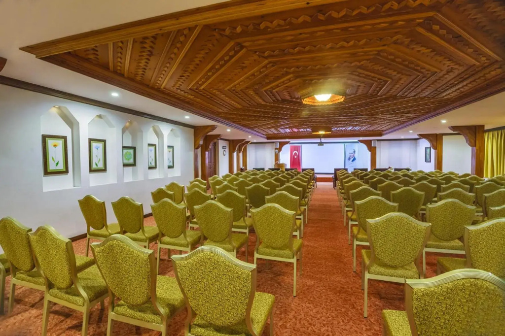 Акьяка: Yucelen Otel