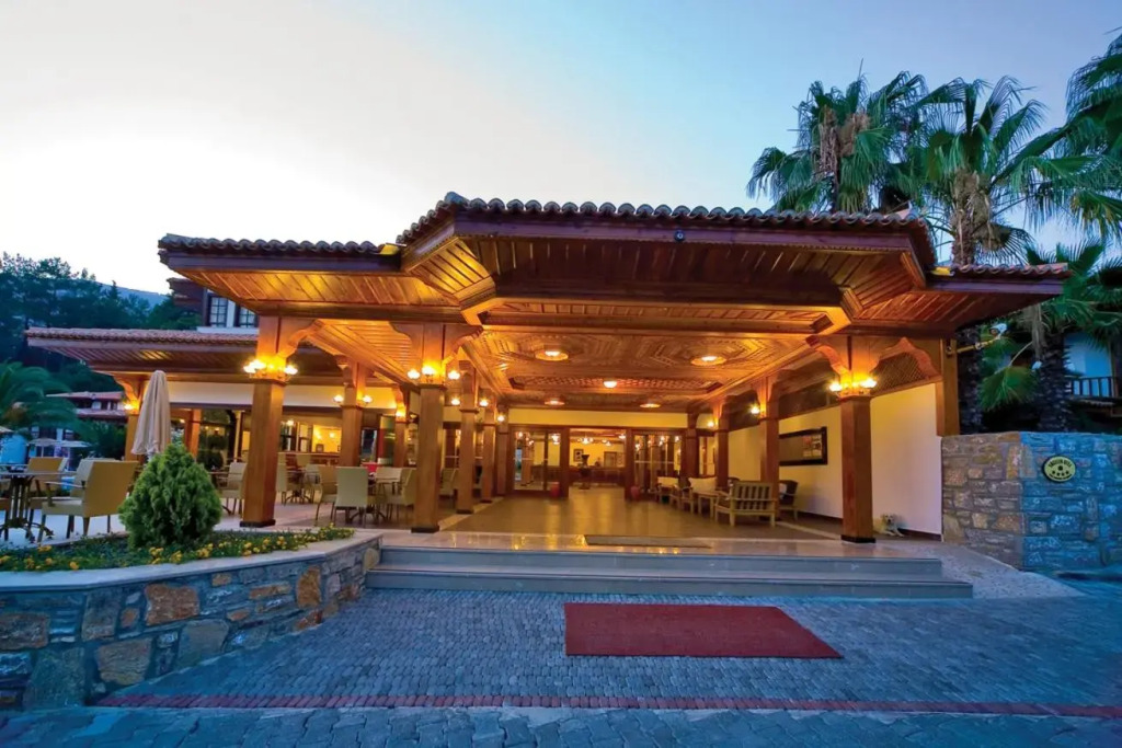 Акьяка: Yucelen Otel