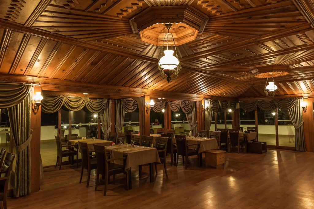 Акьяка: Yucelen Otel