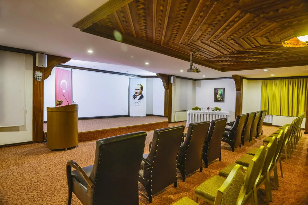 Акьяка: Yucelen Otel