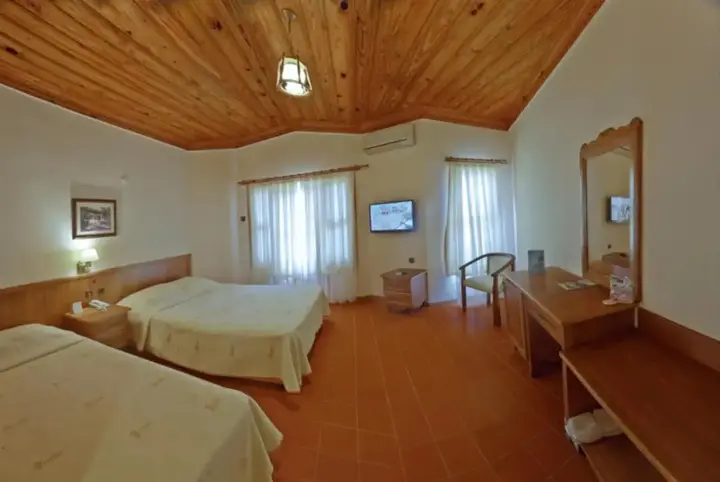 Акьяка: Yucelen Otel