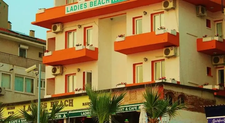 Ladies Beach Hotel — фото 1