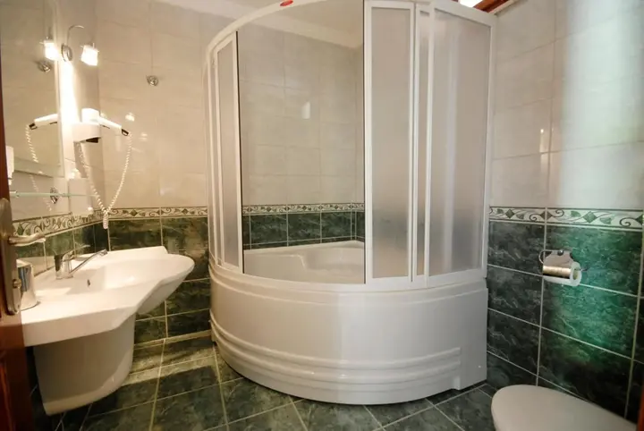 Чиралы: Kutle Hotel