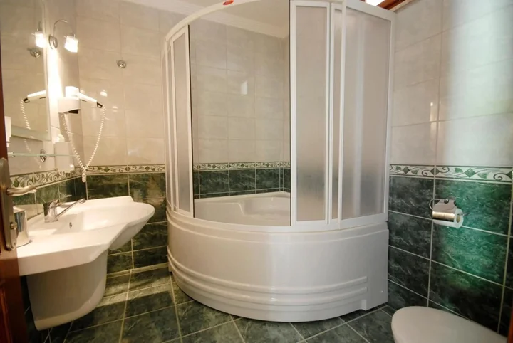 Чиралы: Kutle Hotel