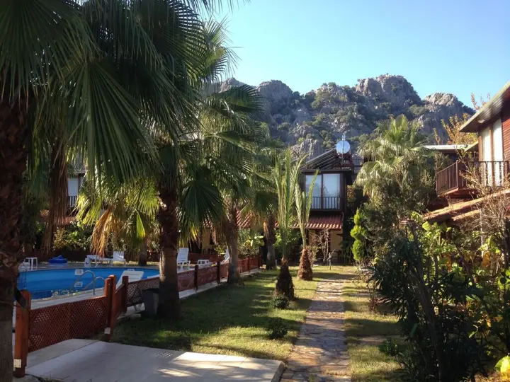 Чиралы: Kutle Hotel