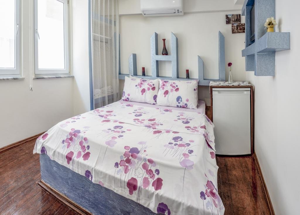 Бозджаада: Risus Otel
