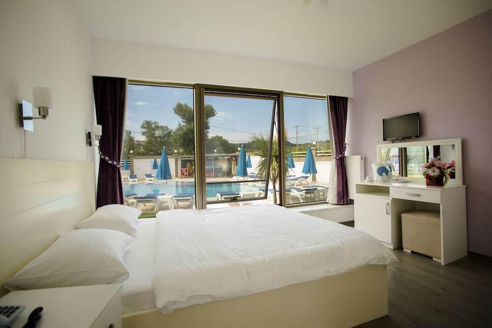 Сайл: Violet Park Hotel
