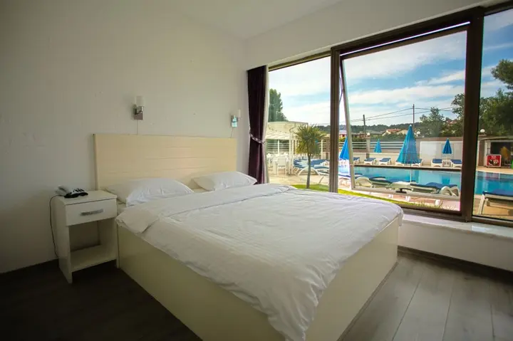 Сайл: Violet Park Hotel