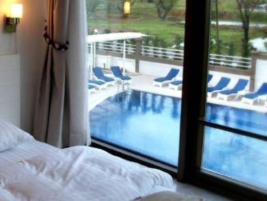 Сайл: Violet Park Hotel