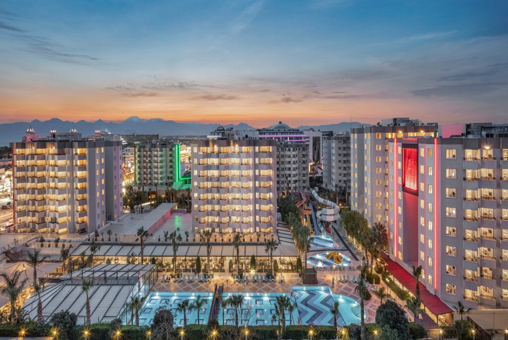 Аксу: Ramada Resort Lara