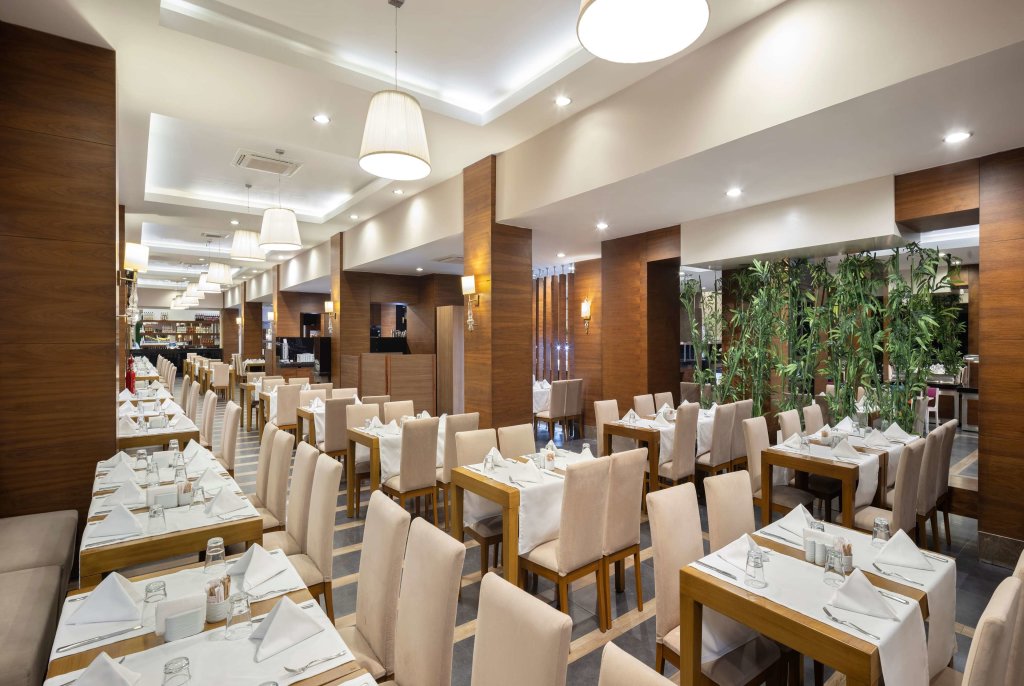 Аксу: Ramada Resort Lara