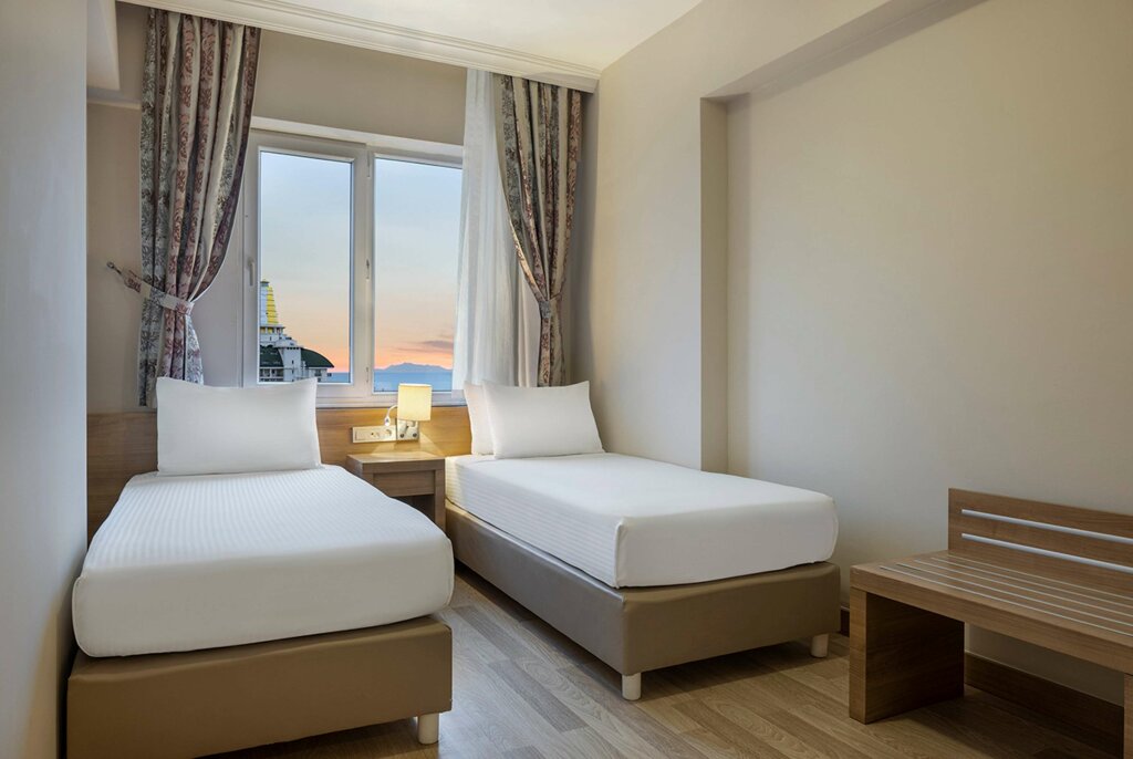 Аксу: Ramada Resort Lara