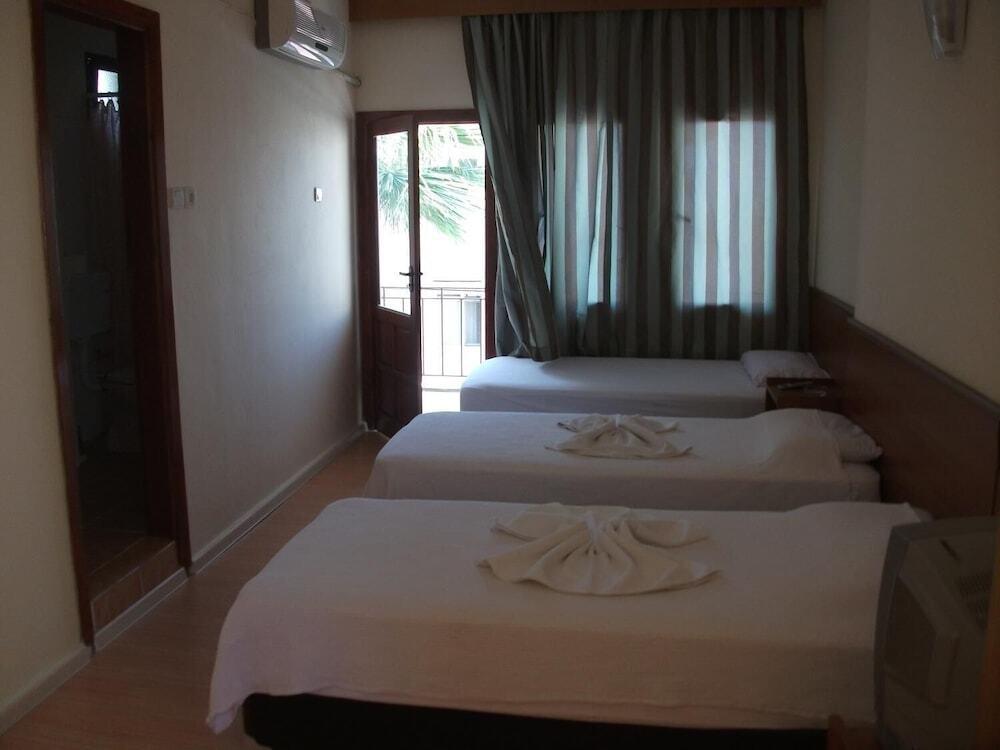 Кушадасы: Tug Hotel
