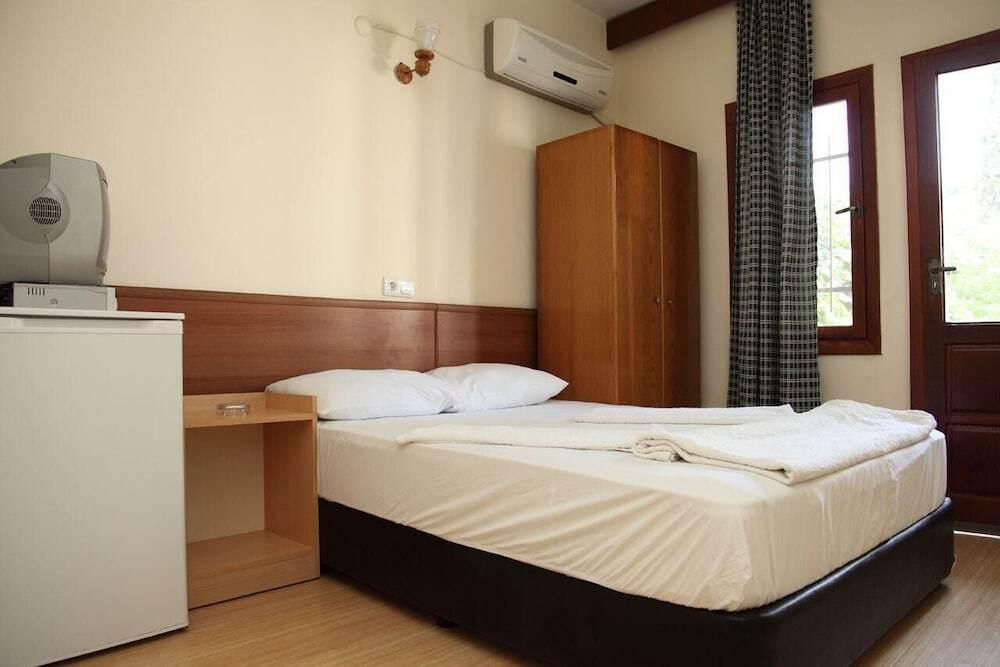 Кушадасы: Tug Hotel