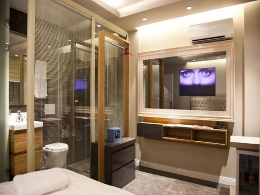 Каш: Upper House Hotel