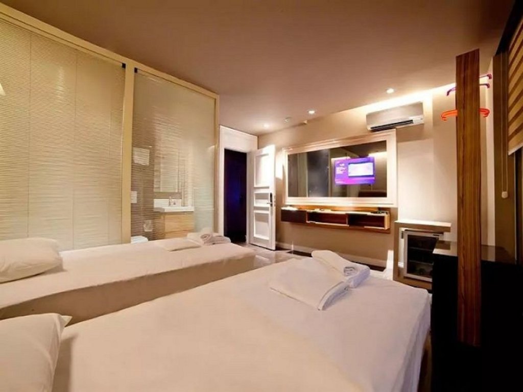 Каш: Upper House Hotel