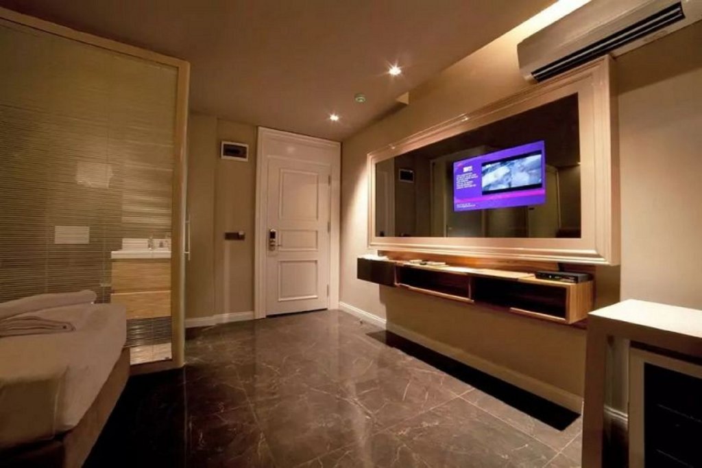 Каш: Upper House Hotel