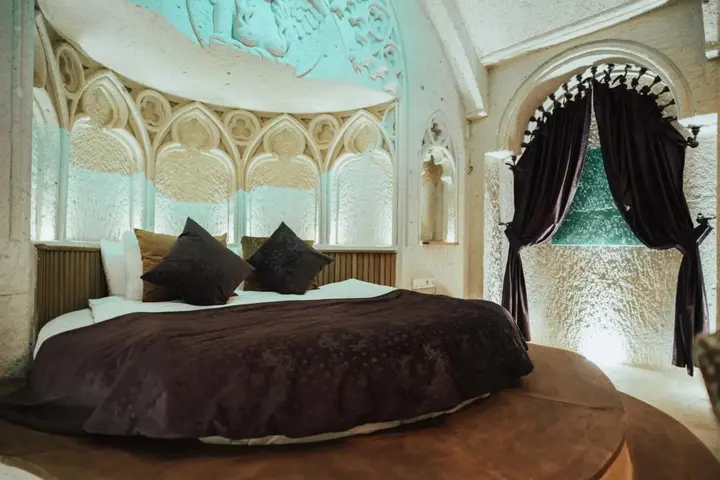 Учисар: Hu of Cappadocia