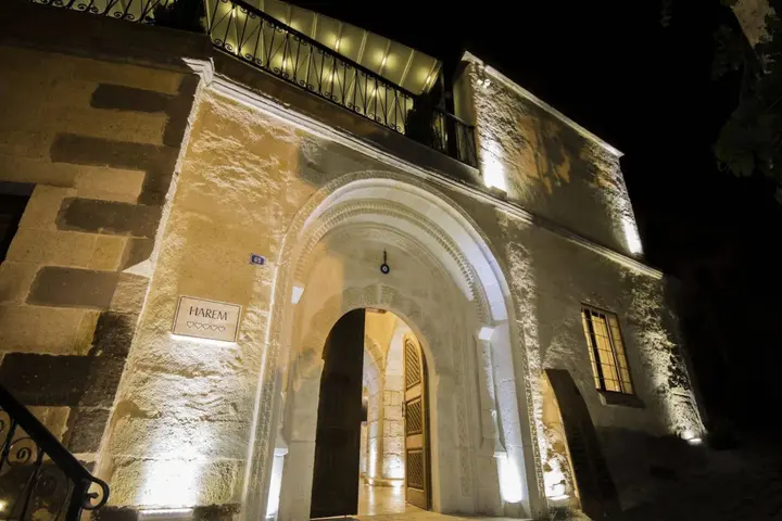 Учисар: Hu of Cappadocia