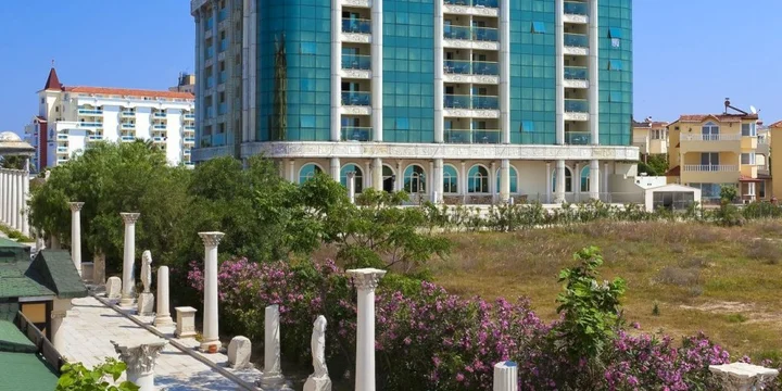 Капикири: Laur Hotels