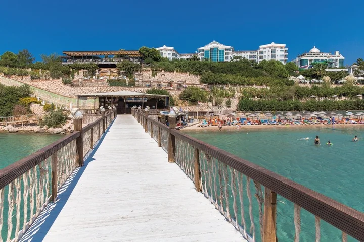 Капикири: Laur Hotels