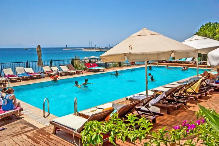 Капикири: Laur Hotels