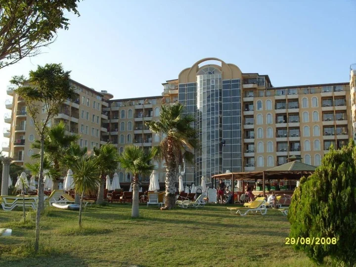 Капикири: Laur Hotels