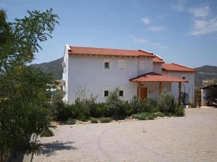 Сарыбелен: Moonstone House