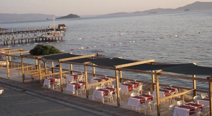 Тургутрейс: Ado Beach Hotel