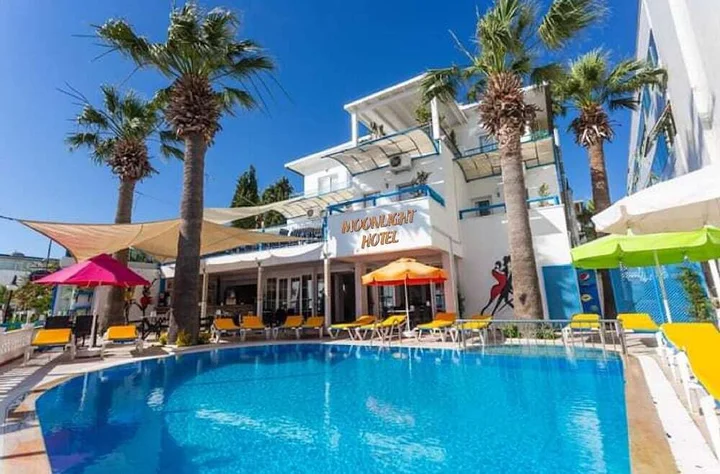 Тургутрейс: Ado Beach Hotel
