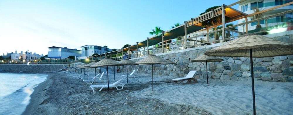 Тургутрейс: Ado Beach Hotel