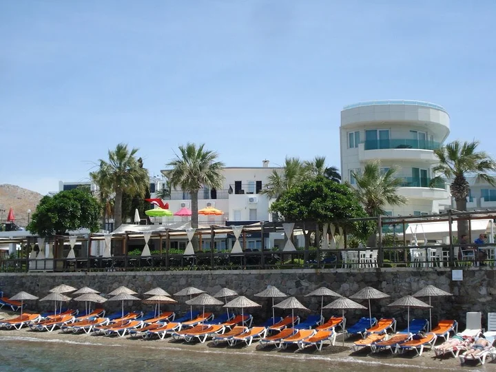 Тургутрейс: Ado Beach Hotel