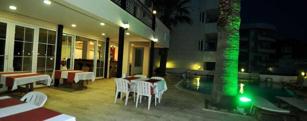 Тургутрейс: Ado Beach Hotel