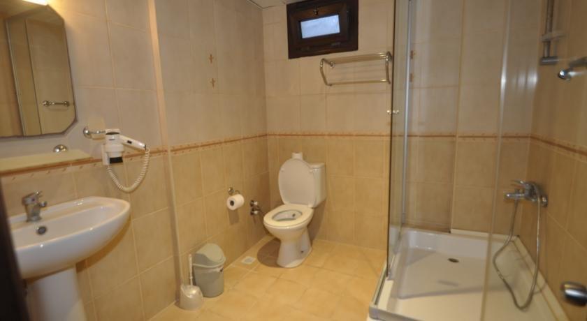 Тургутрейс: Ado Beach Hotel