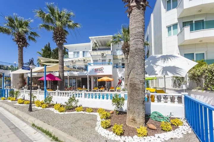 Тургутрейс: Ado Beach Hotel