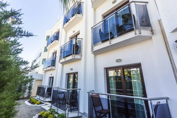 Тургутрейс: Ado Beach Hotel