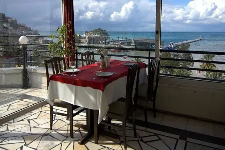 Кушадасы: Surtel Hotel